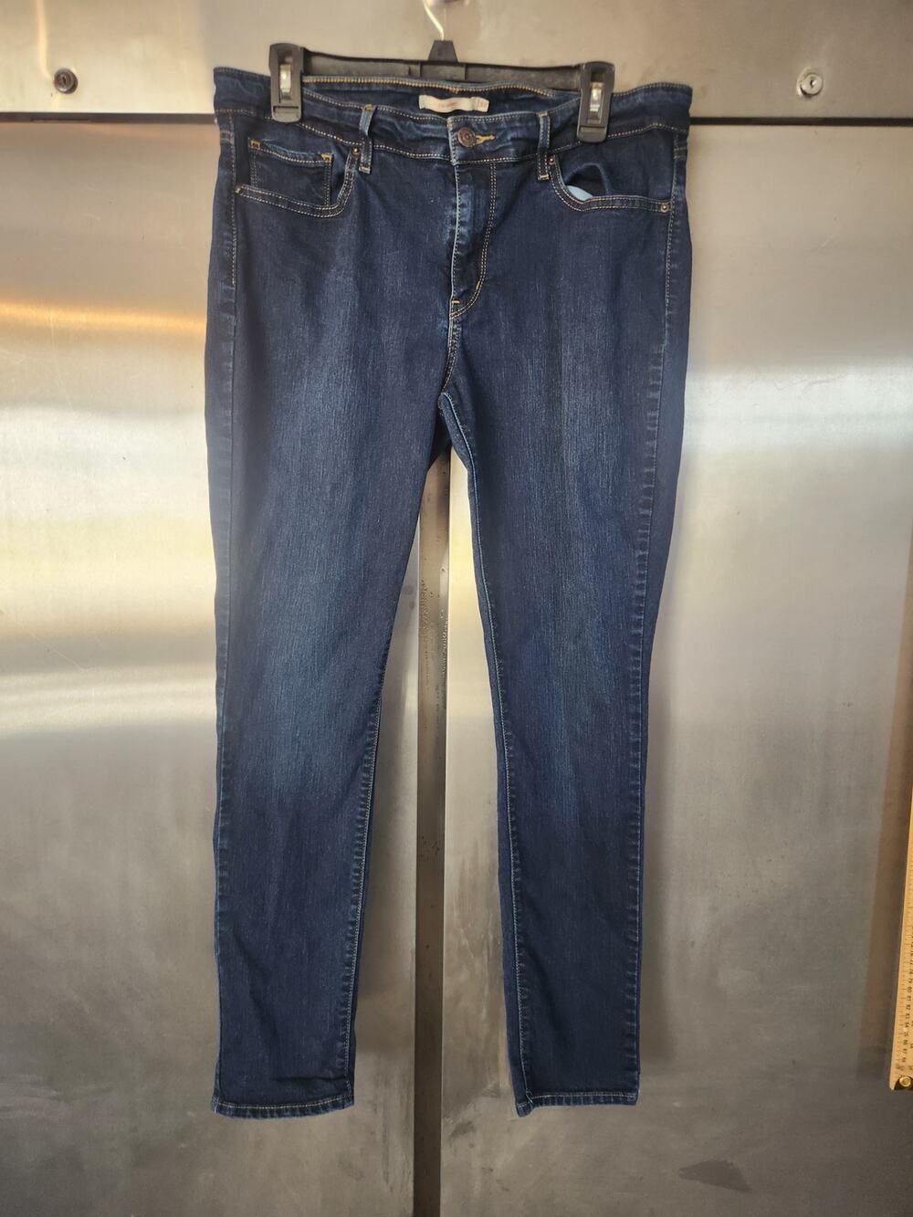Levi's 711 Skinny Jeans Size 32 | Dark Wash
